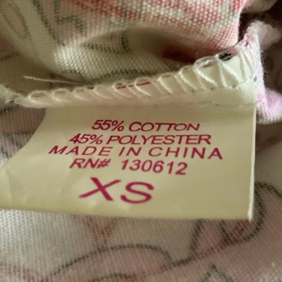 Delta Uniform Abstract Floral Top Womens XS V-Neck Short Sleeve AOP Workwear - Picture 7 of 7